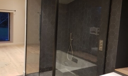 Paroi de douche deux côtés en verre sur mesure 