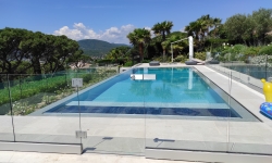 Porte de barrière de piscine en verre saint Tropez