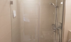 Paroi de douche un coté avec porte